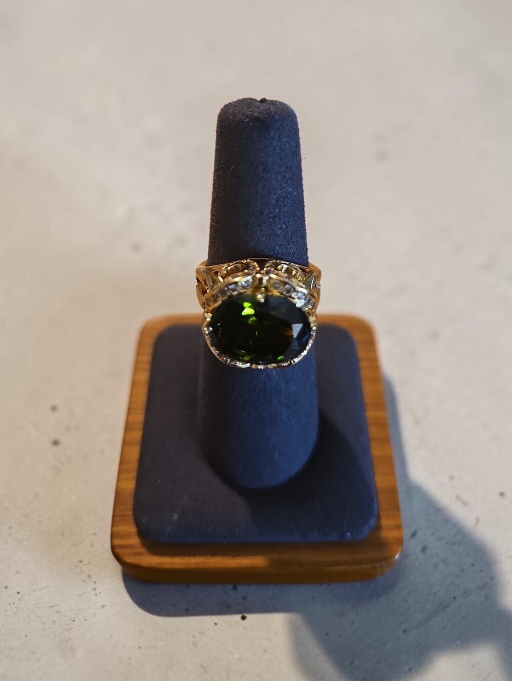 Sassified Boutique Nwt Gold Ring with Dark Green Oval Stone.